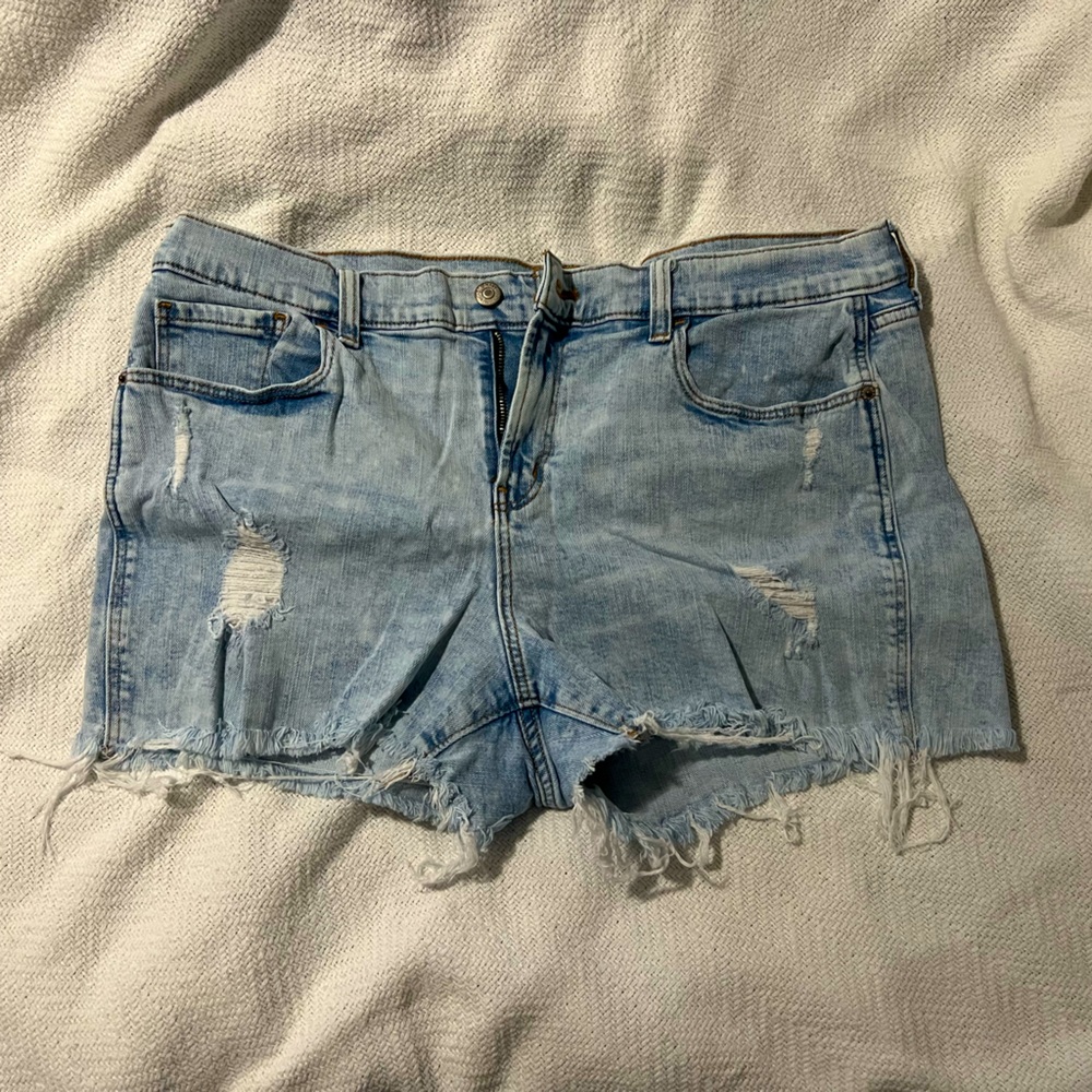 Old Navy Boyfriend Distressed Light Wash Jean Shorts